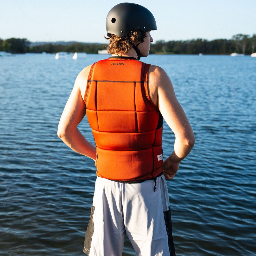2027 Follow Gratis Mens Vest - Rust