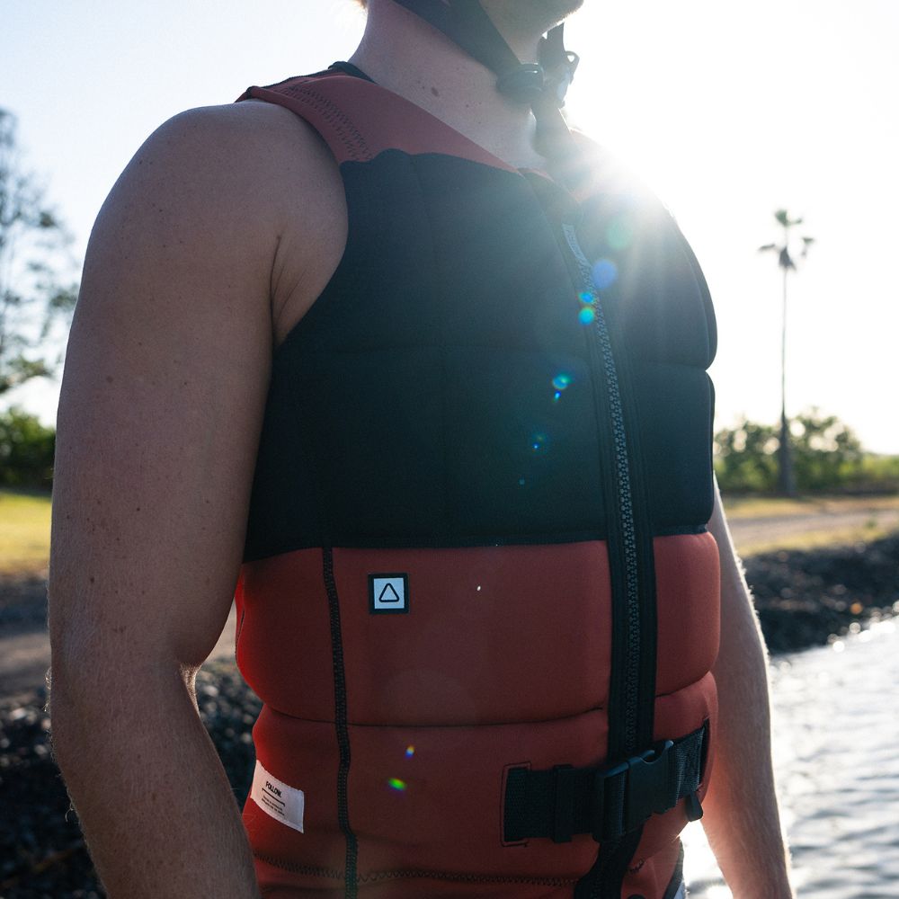 2027 Follow Gratis Mens Vest - Rust